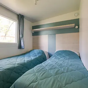 https://adriamar-mobile-homes-in-camping-park-umag.in-istria.net