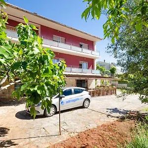 https://apartments-mladen-icici.primorje-gorskikotar.com
